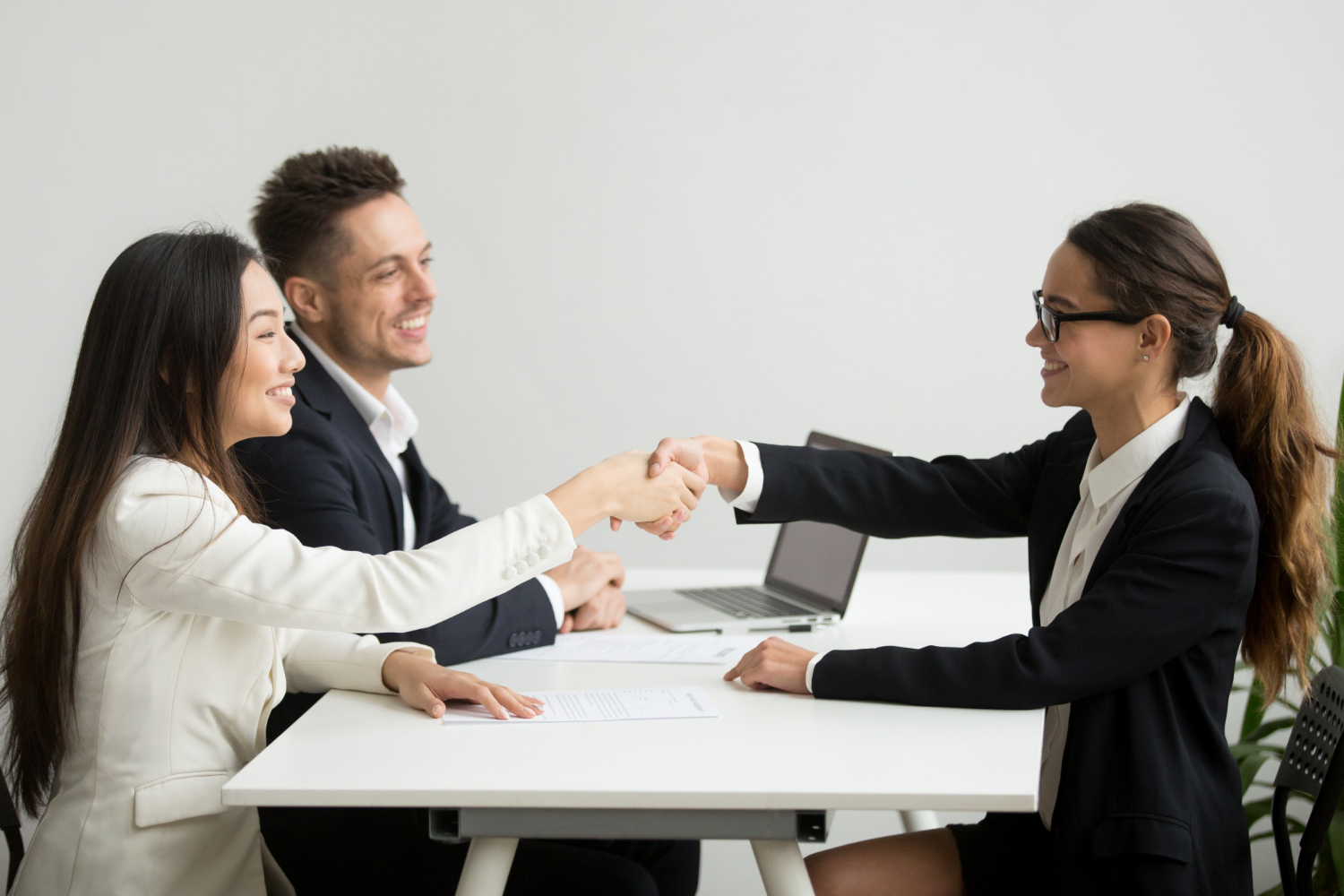 <a href="https://www.freepik.com/free-photo/smiling-diverse-businesswomen-shake-hands-group-meeting-deal-concept_3952578.htm#query=hiring%20expert&position=3&from_view=search&track=ais">Image by yanalya</a> on Freepik